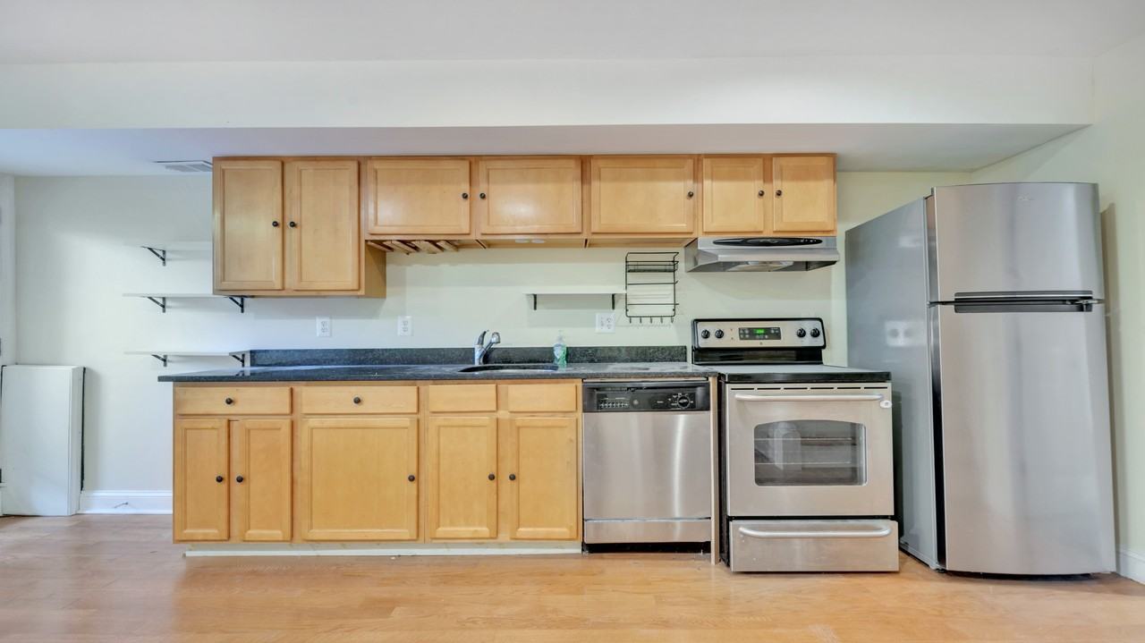 1020 F St Ne - Photo 5 of 21