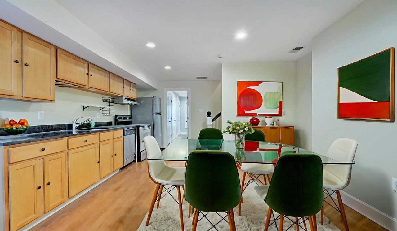 1020 F St Ne - Photo 7 of 21