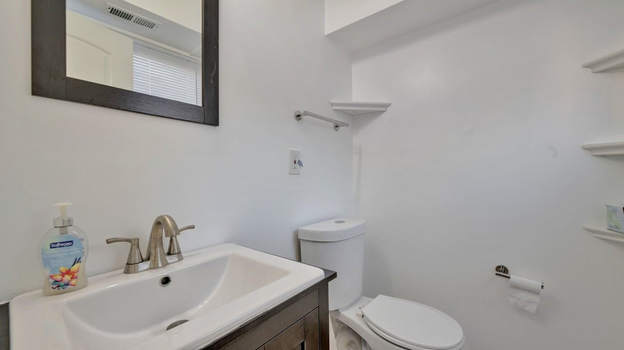 5338 Jay St Ne - Photo 6 of 16