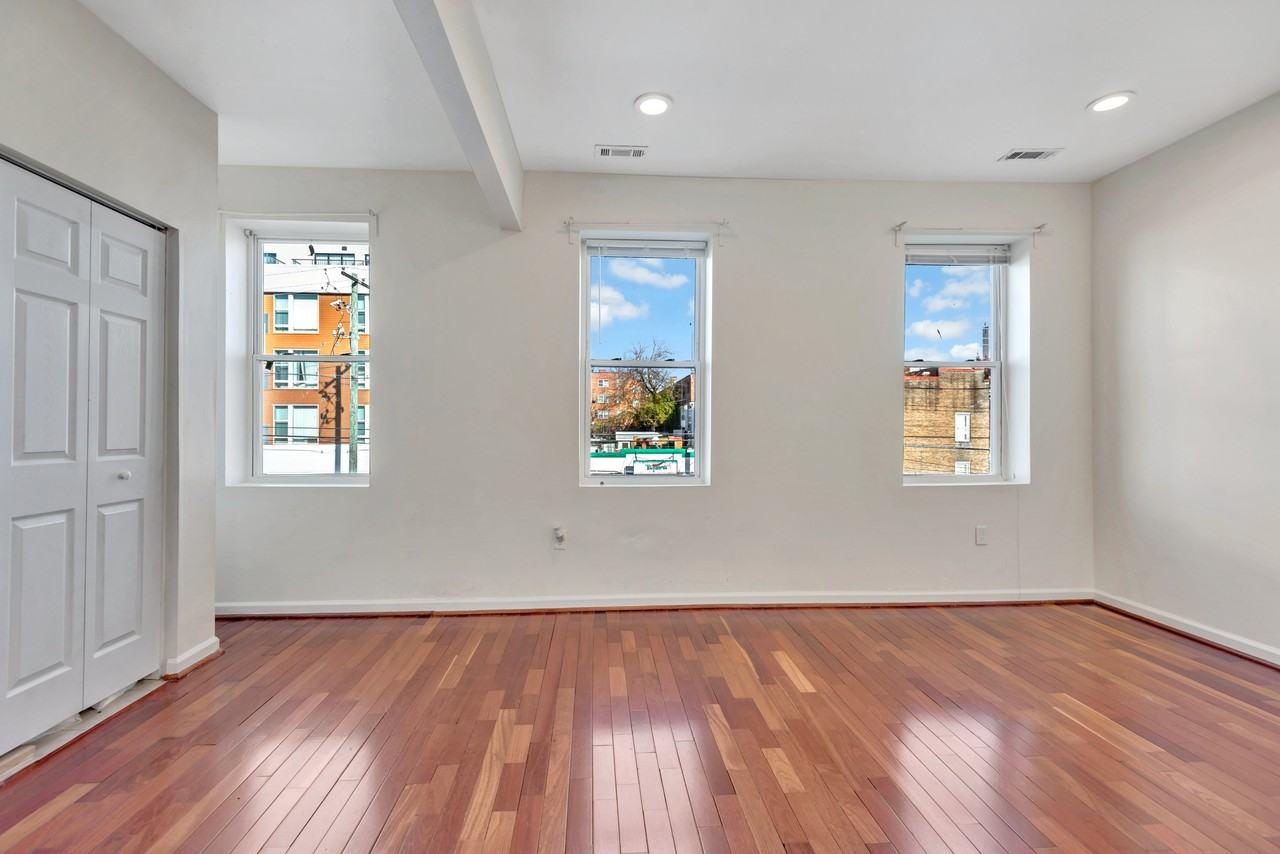 806 Kennedy St Nw #2