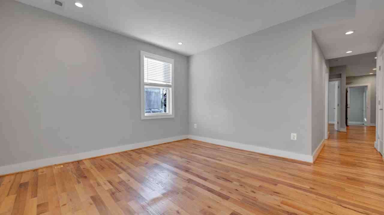 1911 M St Ne #1 - Photo 2 of 15