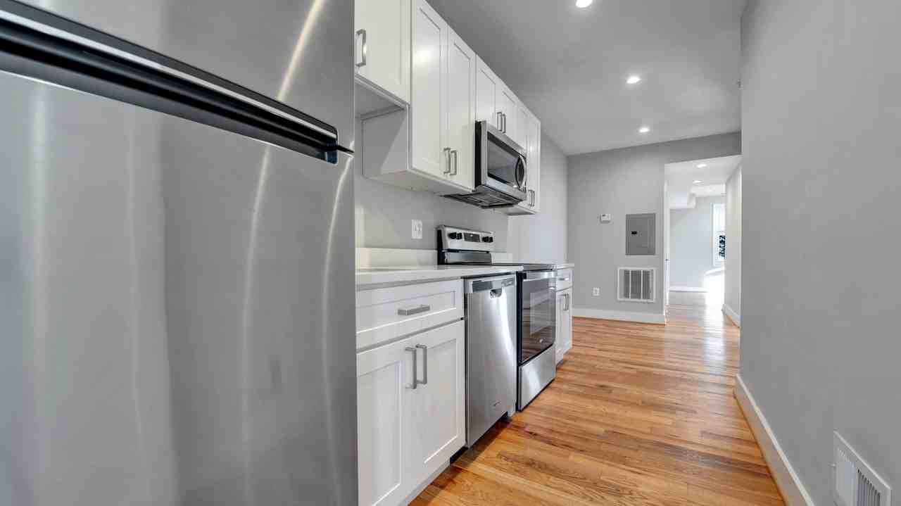 1911 M St Ne #1 - Photo 5 of 15