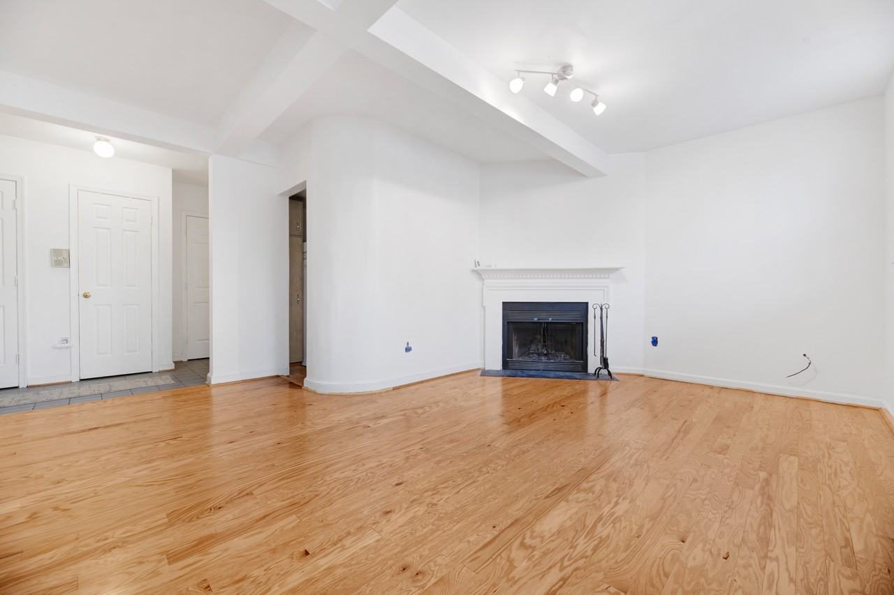 1810 California St Nw #101COPY - Photo 2 of 8