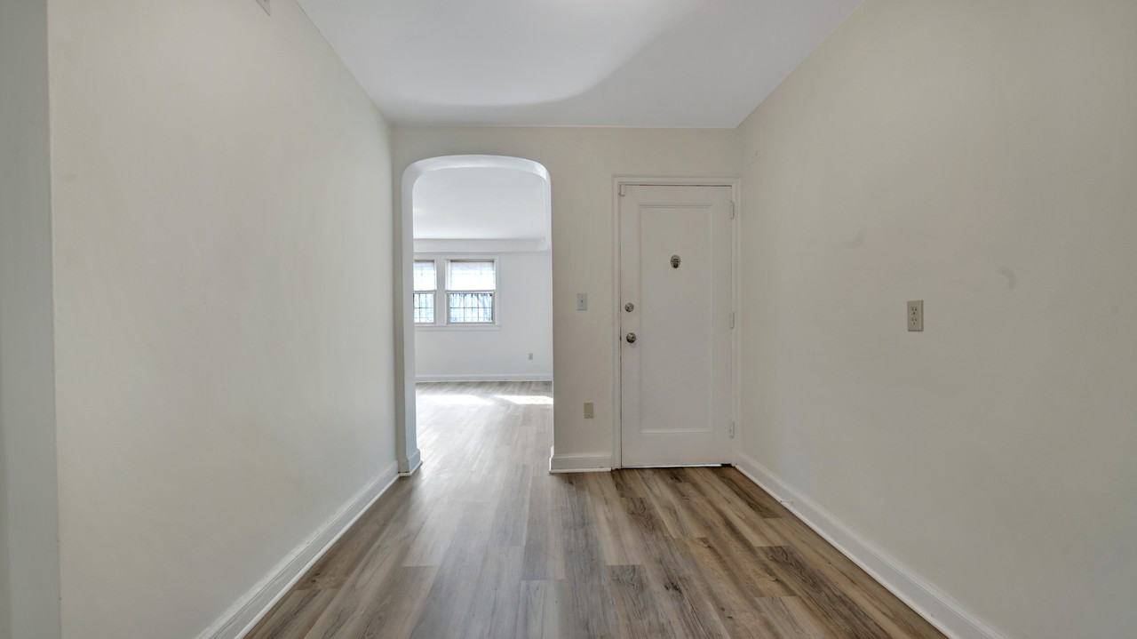 301 Whittier St Nw #105 - Photo 4 of 12
