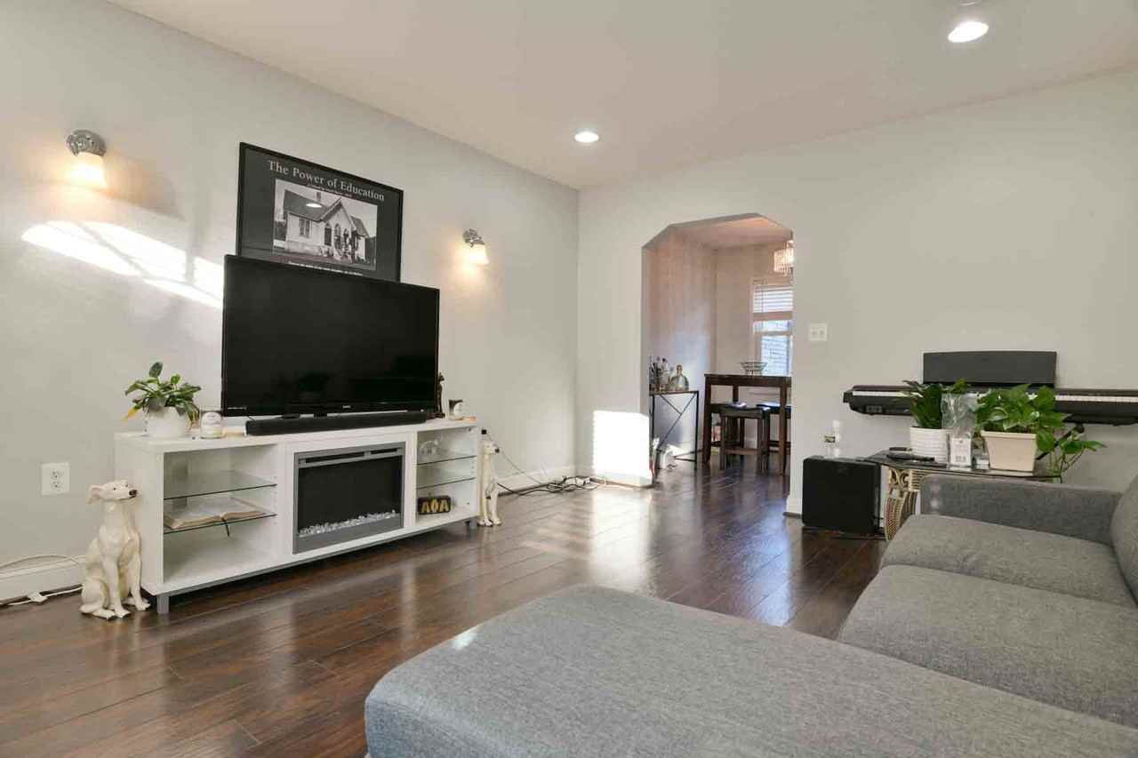 132 35th St Ne - Photo 2 of 19