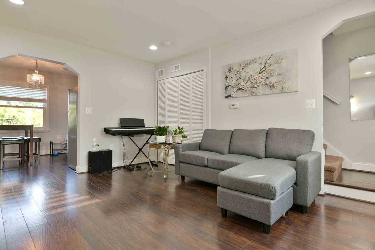 132 35th St Ne - Photo 3 of 19