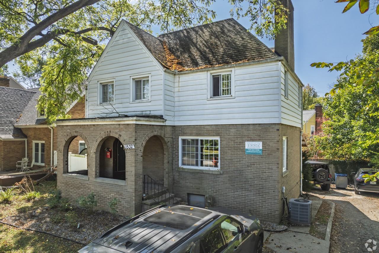 1532 Packard St - Photo 2 of 19