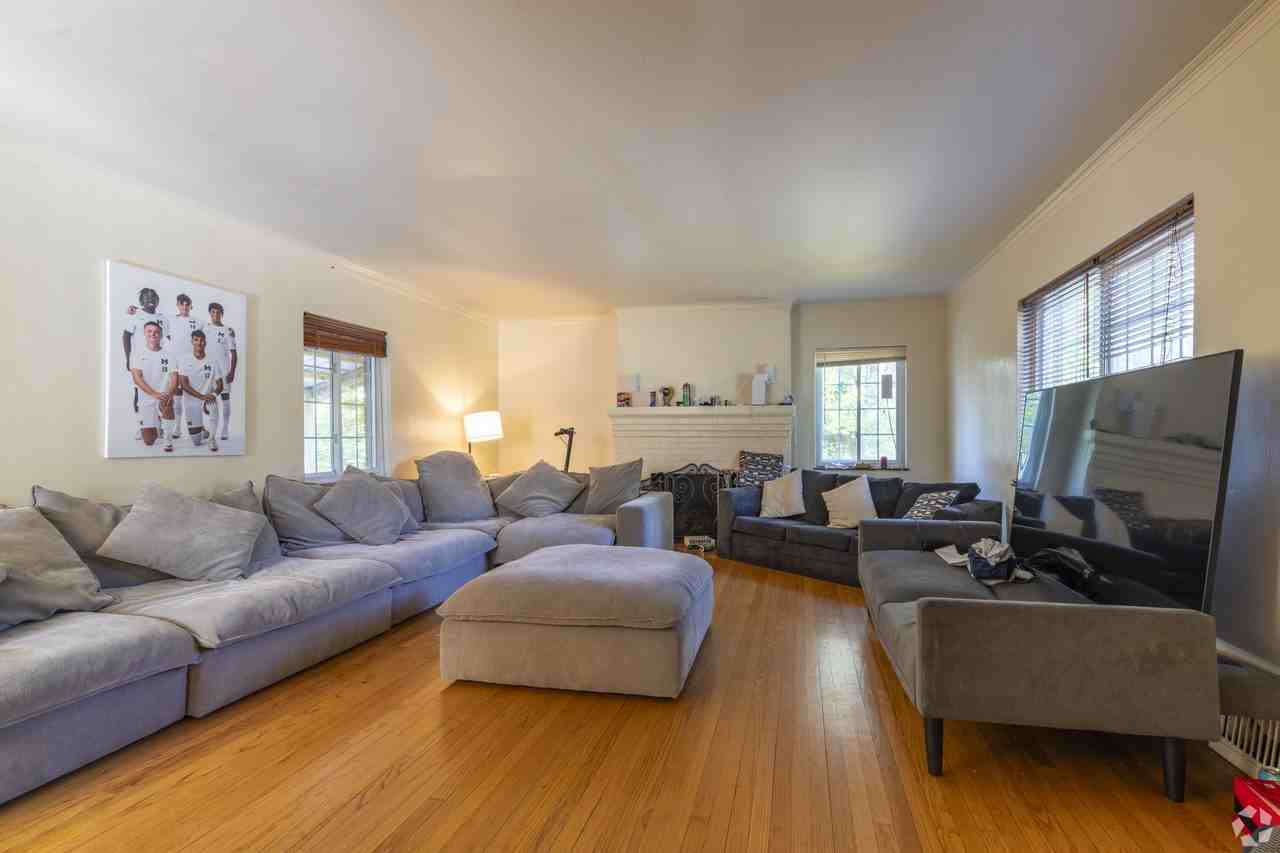 1532 Packard St - Photo 6 of 19