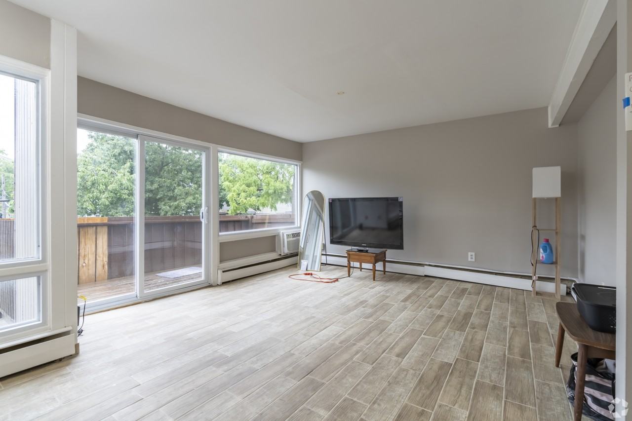 832 Packard St #1 - Photo 6 of 11