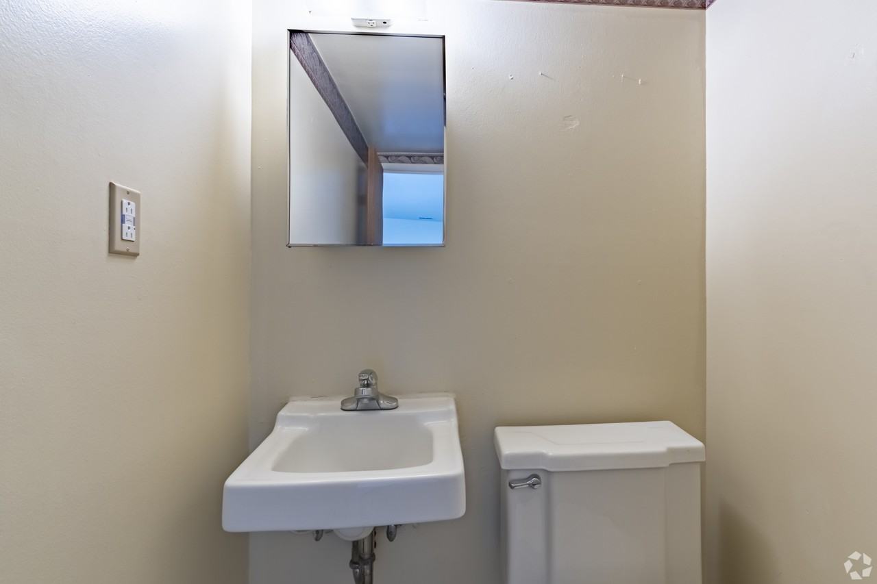 121 E Hoover Ave #13 - Photo 4 of 7