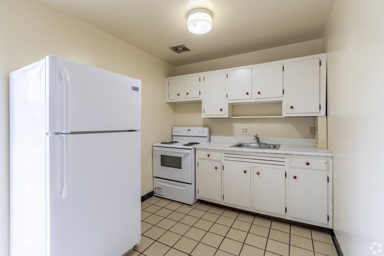 121 E Hoover Ave #13 - Photo 6 of 7