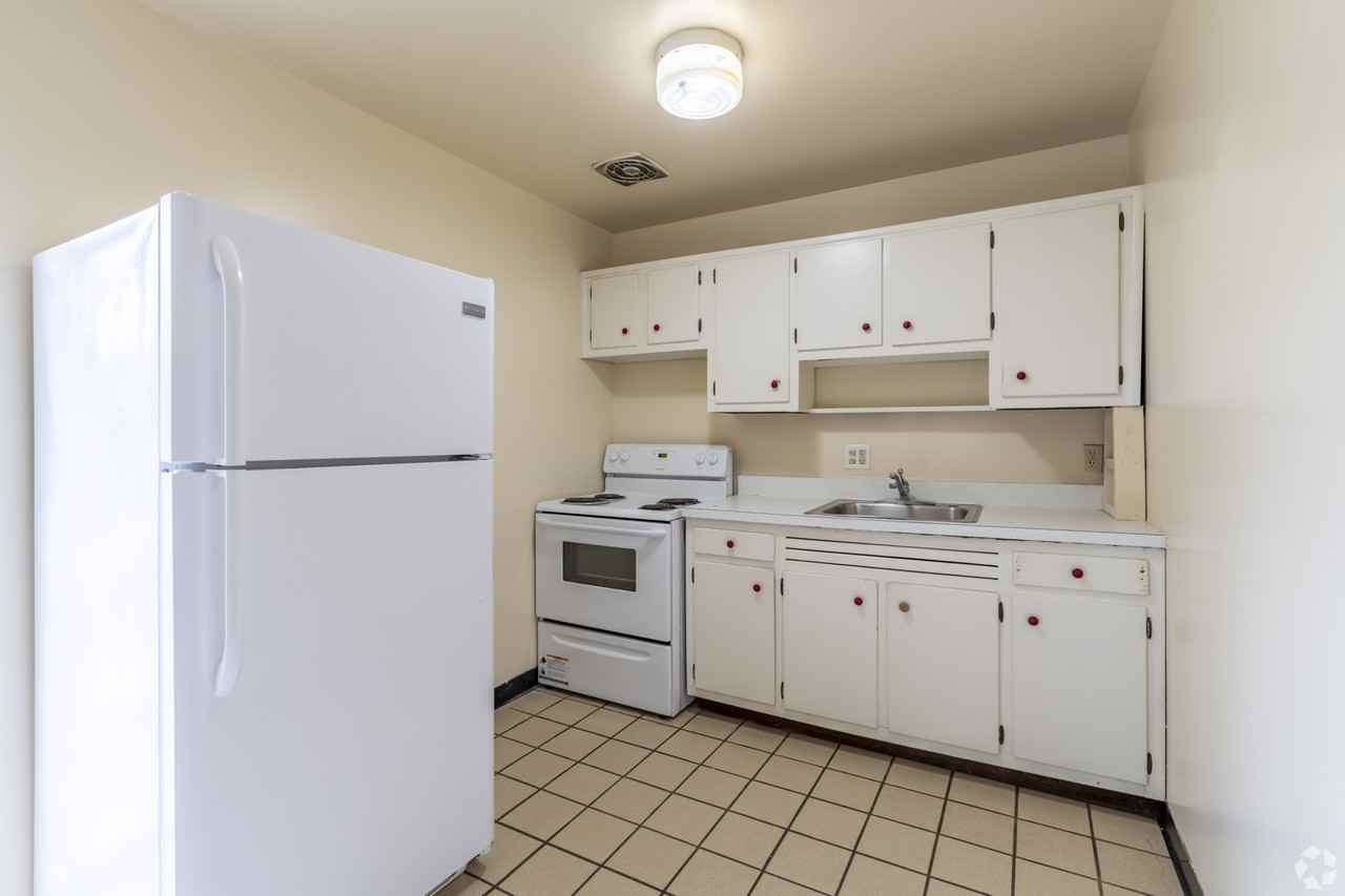 121 E Hoover Ave #12 - Photo 7 of 11