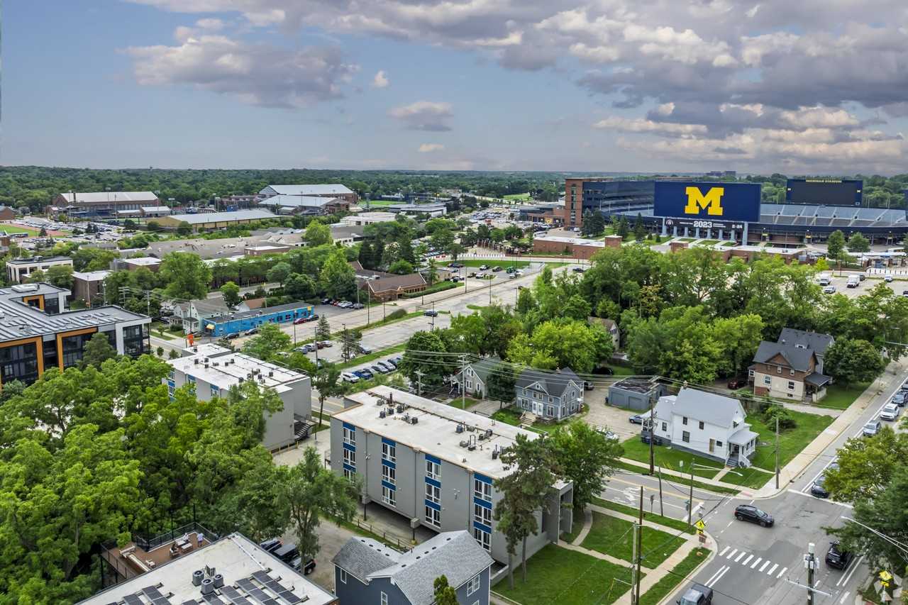 121 E Hoover Ave #4 - Photo 4 of 9