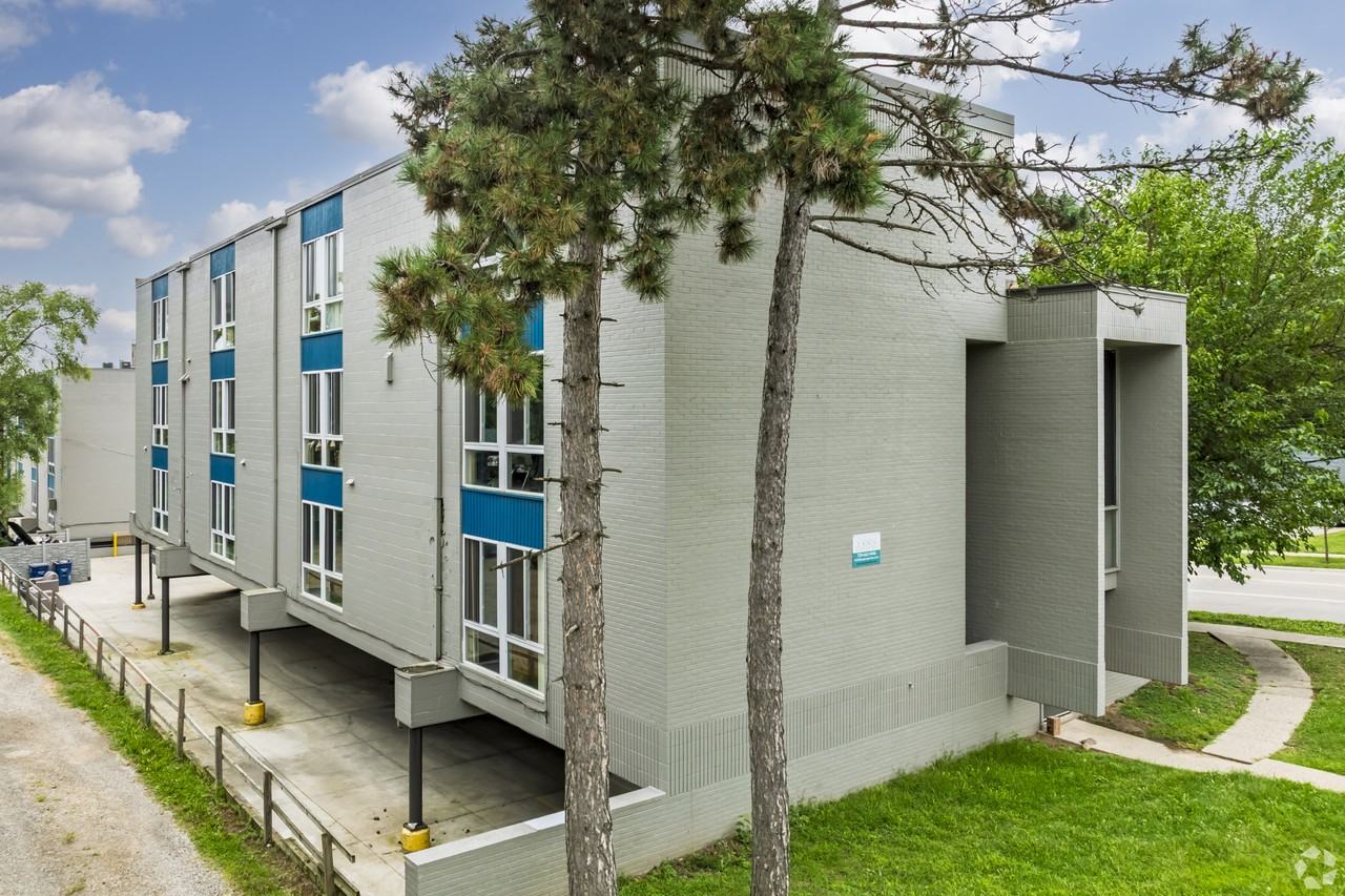 121 E Hoover Ave #4 - Photo 6 of 9