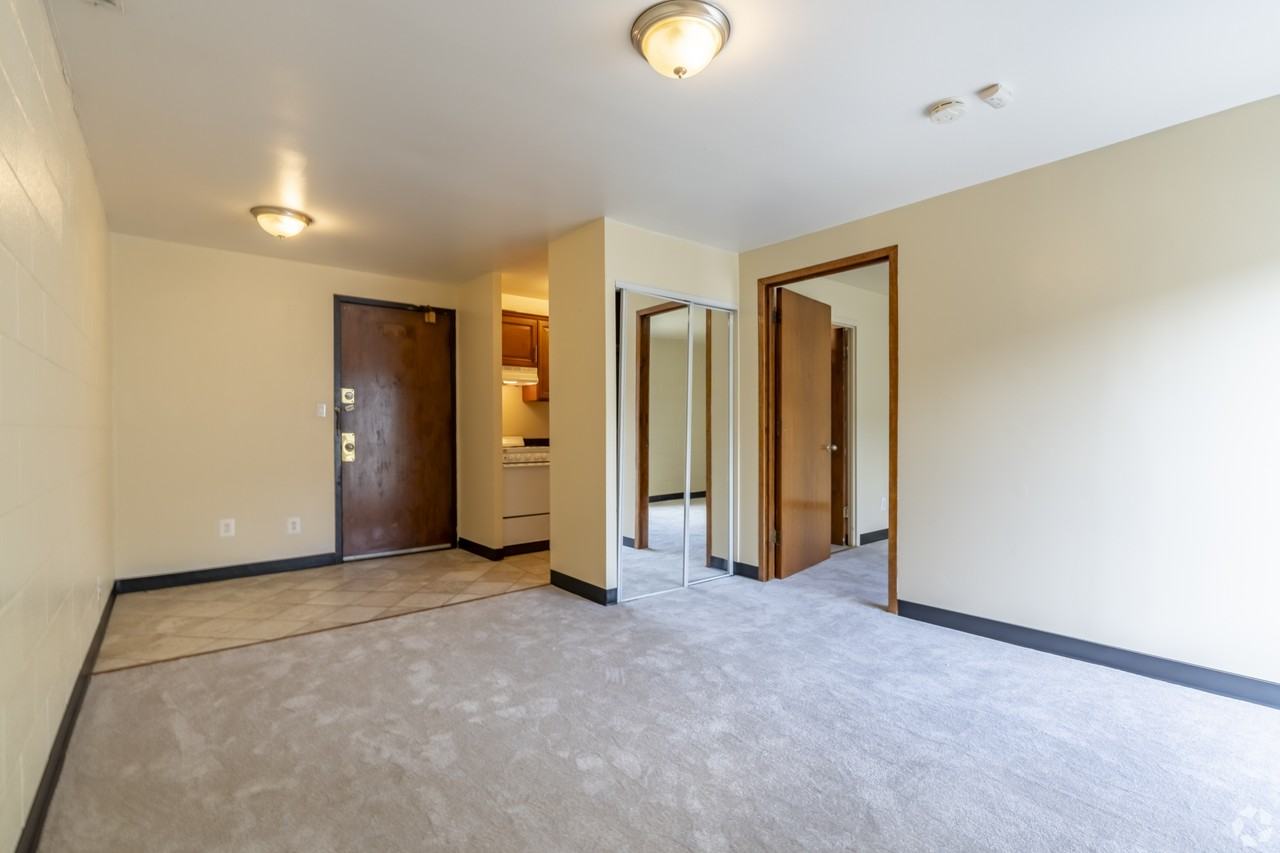 121 E Hoover Ave #4 - Photo 7 of 9