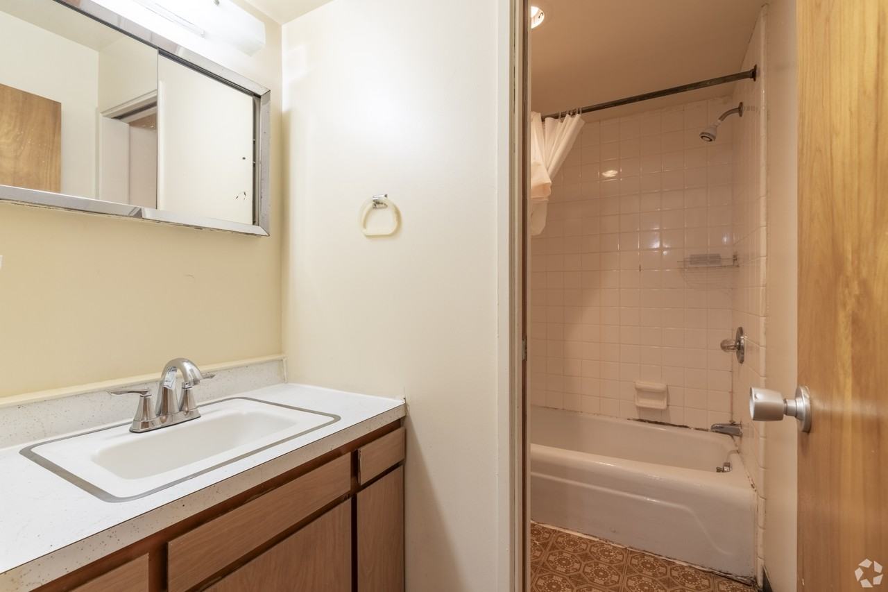 323 Packard St #11 - Photo 6 of 9