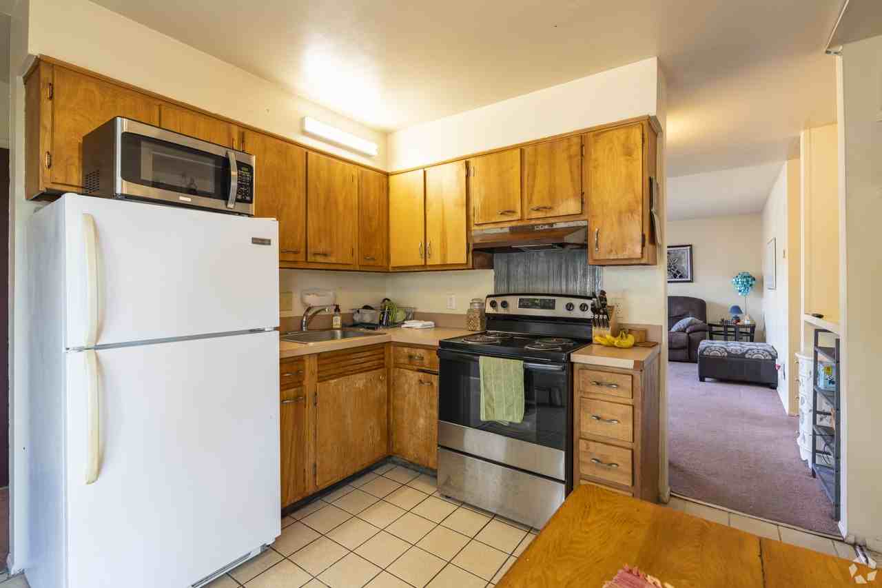 813 S Main St #E2 - Photo 6 of 11