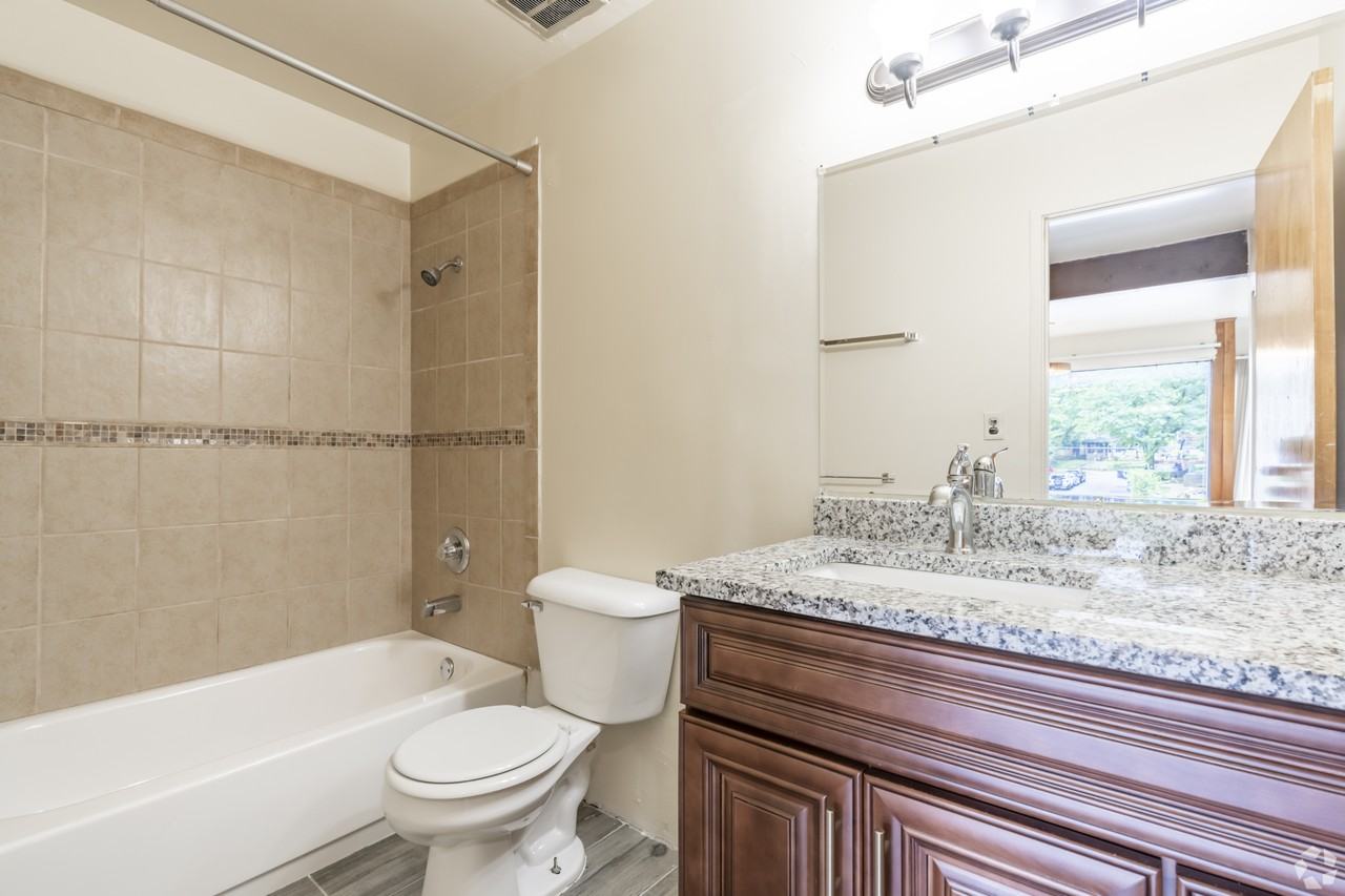 813 S Main St #E2 - Photo 7 of 11