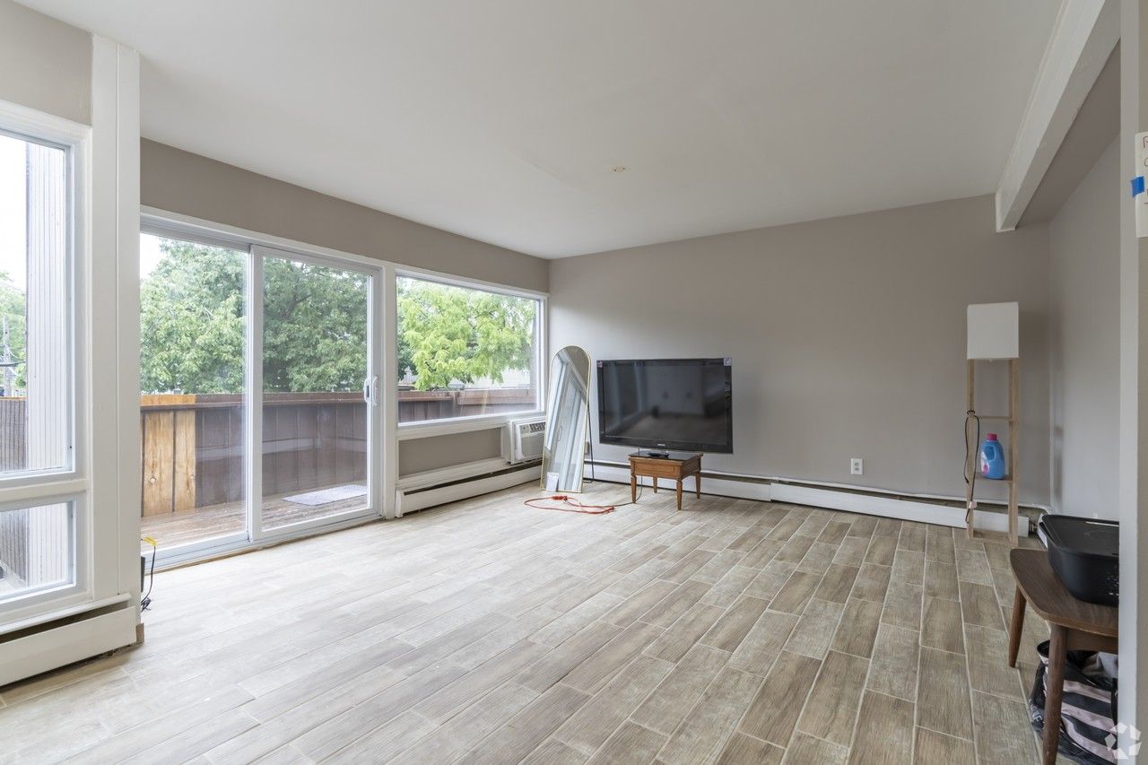 832 Packard St #7 - Photo 6 of 11