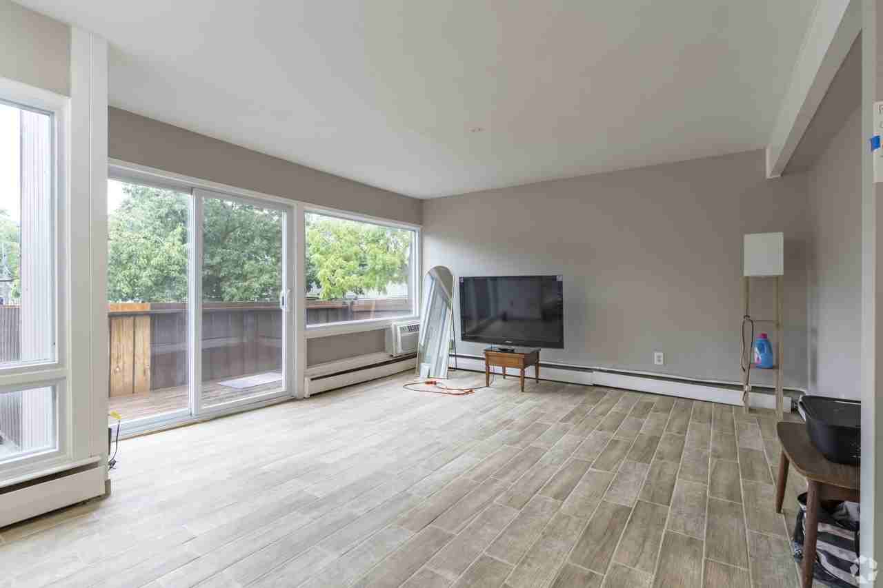 832 Packard St #10 - Photo 6 of 10