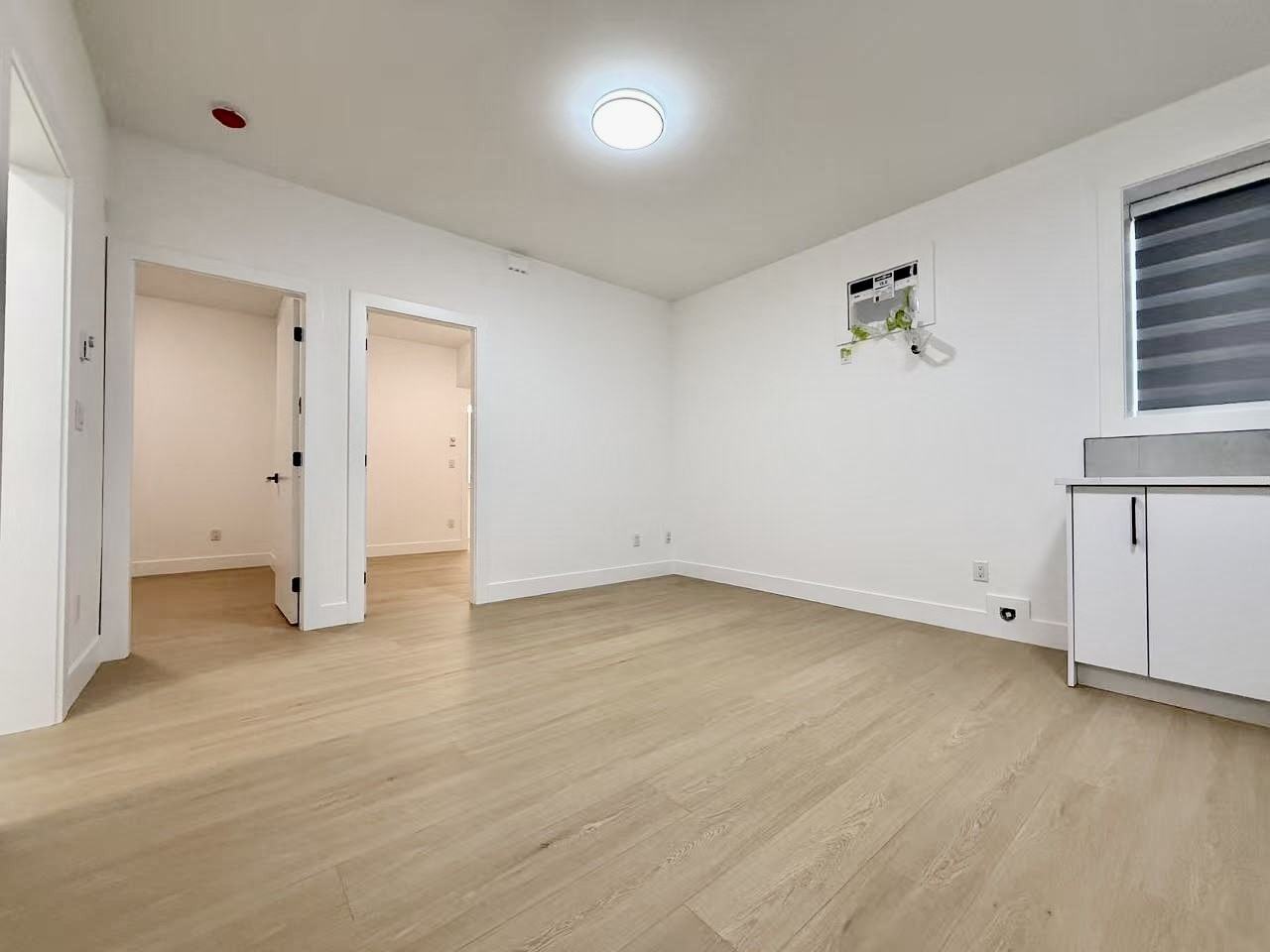 7479 149a St Lowr - Photo 2 of 9