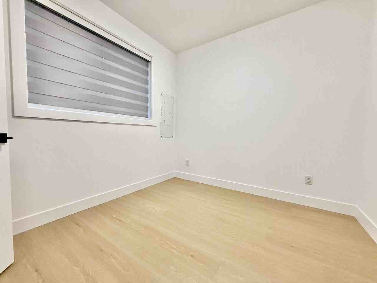 7479 149a St Lowr - Photo 6 of 9