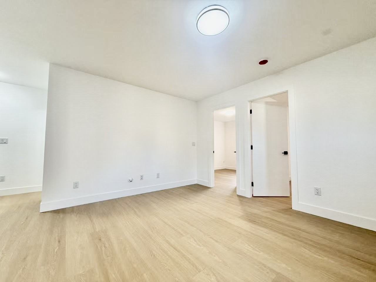 7479 149a St - Photo 2 of 8