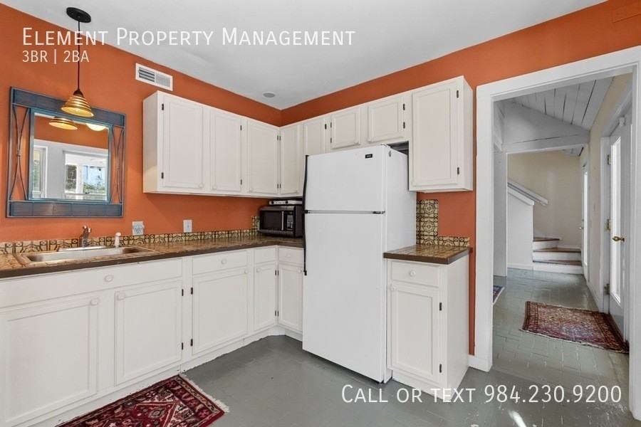 303 Henderson St #A - Photo 5 of 34
