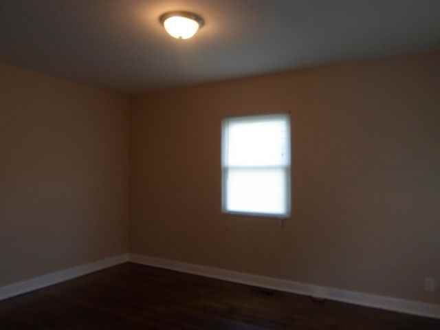 2400 Redwood Ave - Photo 3 of 5