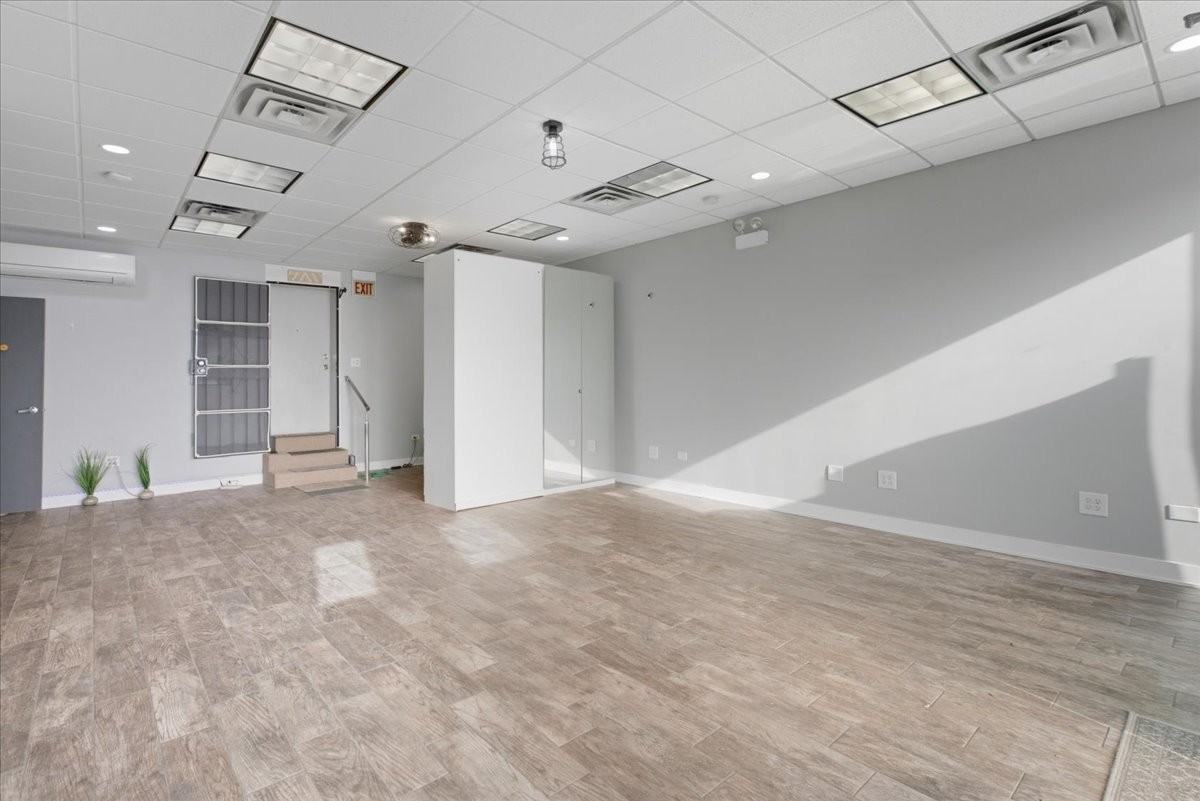 1338 W Irving Park Rd #1 - Photo 3 of 10