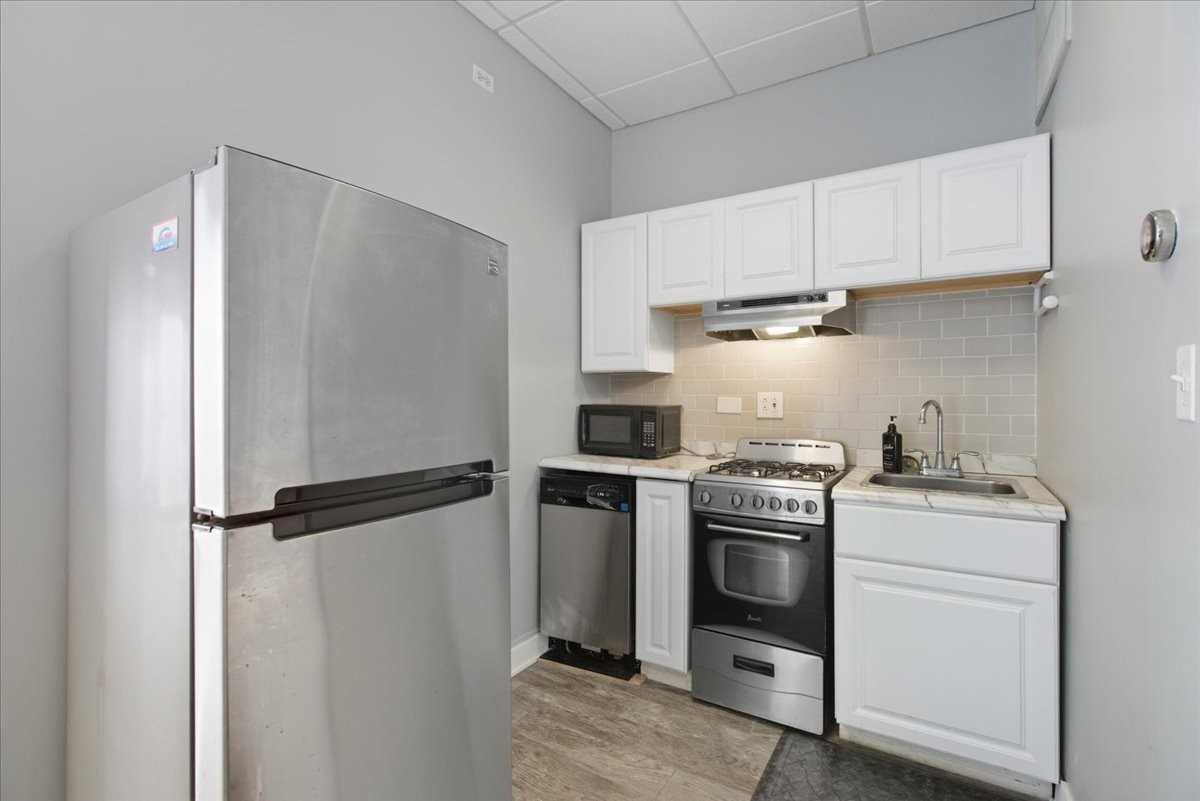 1338 W Irving Park Rd #1 - Photo 7 of 10