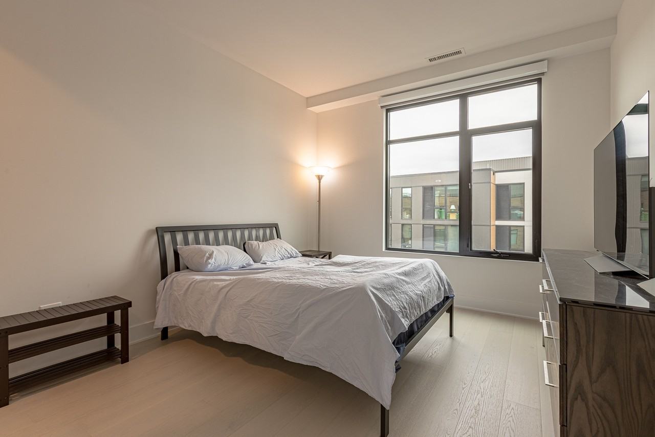 1701 W Webster Ave #702 - Photo 4 of 8