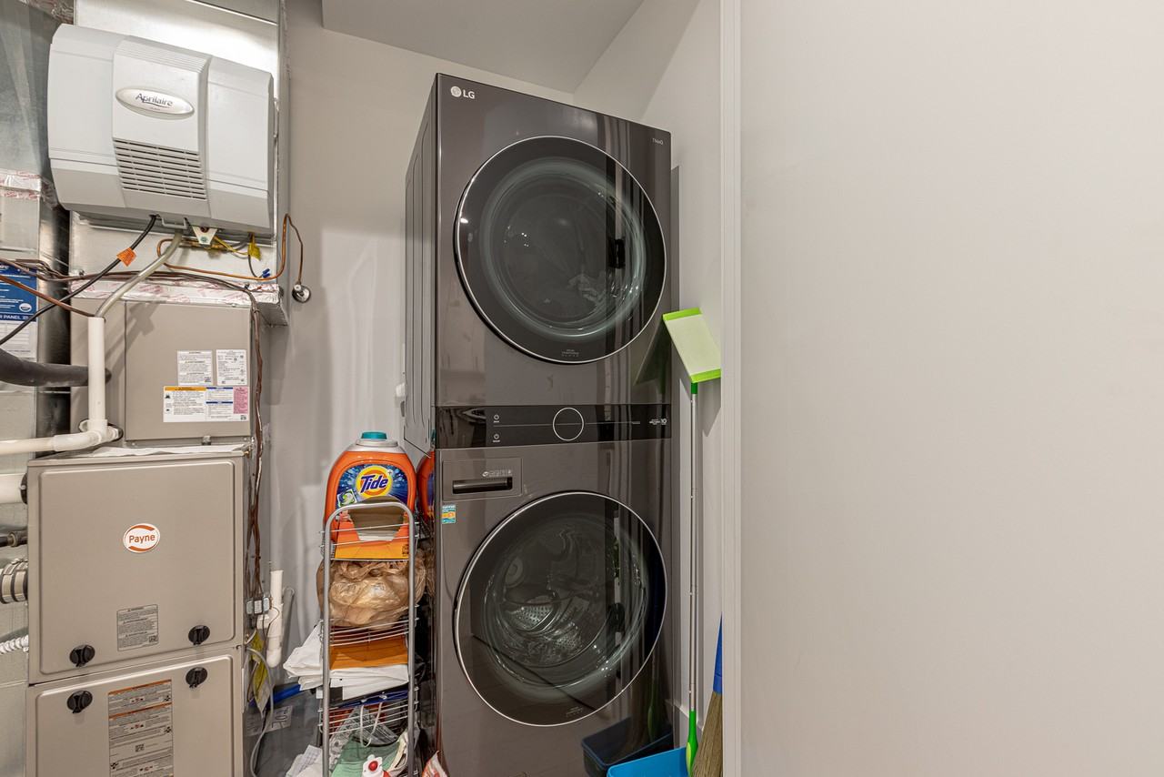 1701 W Webster Ave #702 - Photo 5 of 8