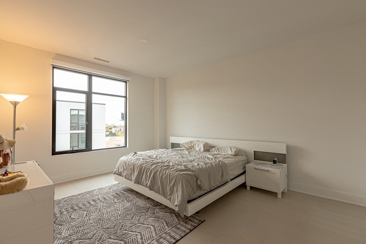 1701 W Webster Ave #702 - Photo 7 of 8