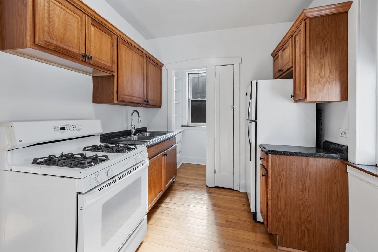 1919 W Estes Ave #2S - Photo 7 of 10