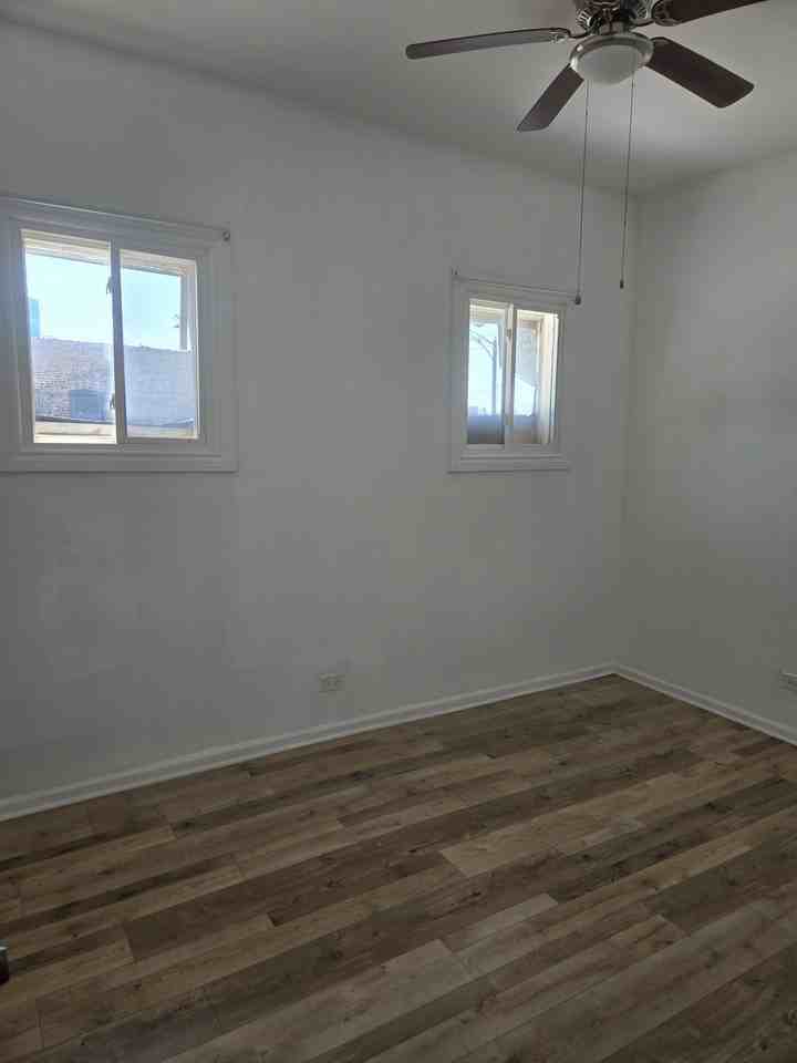 7055 N Clark St #2 - Photo 5 of 10