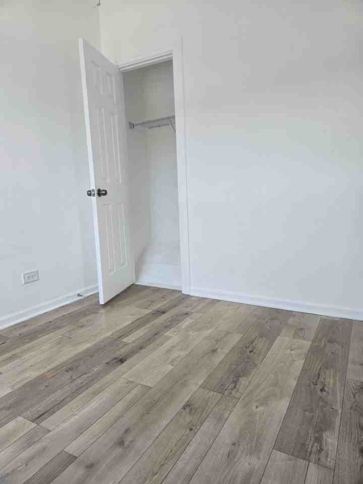 7055 N Clark St #2 - Photo 6 of 10