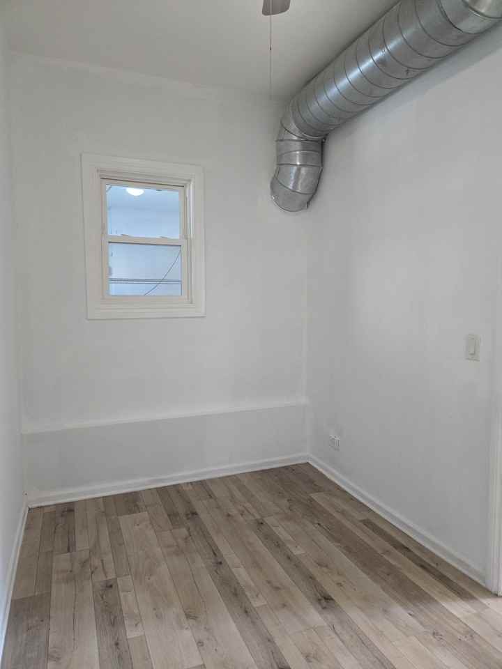 7055 N Clark St #2 - Photo 7 of 10