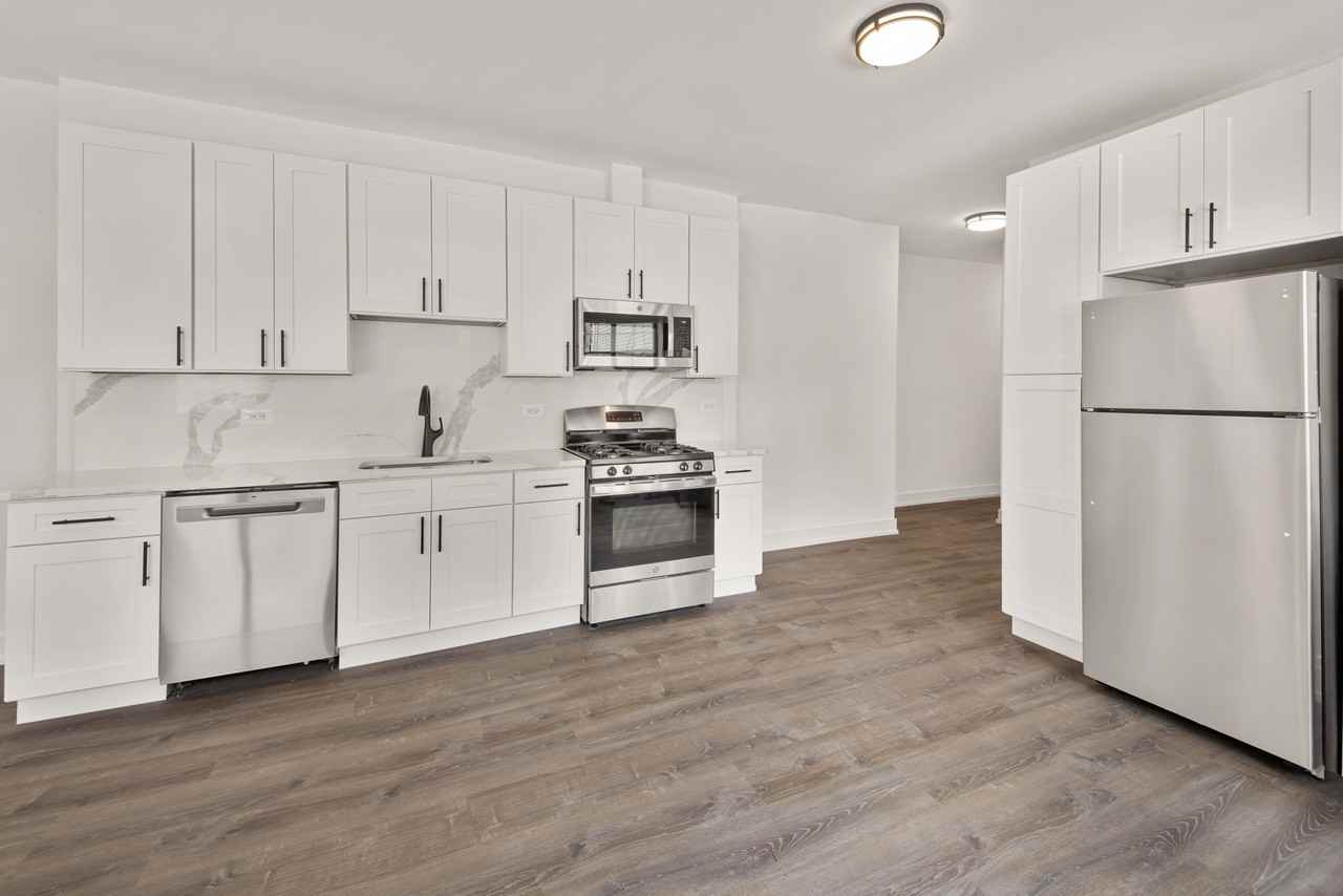 3058 W Cortland St #101 - Photo 3 of 10