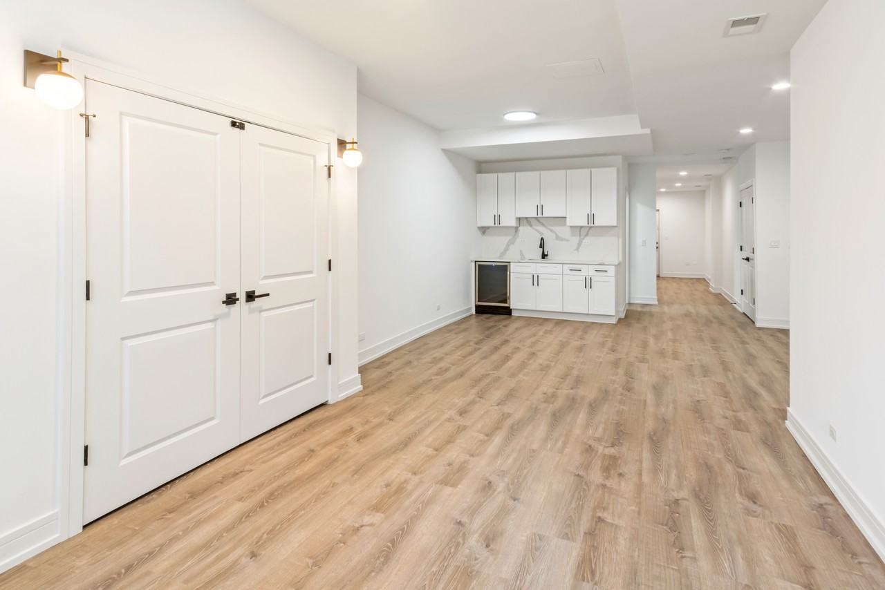 3058 W Cortland St #101 - Photo 6 of 10