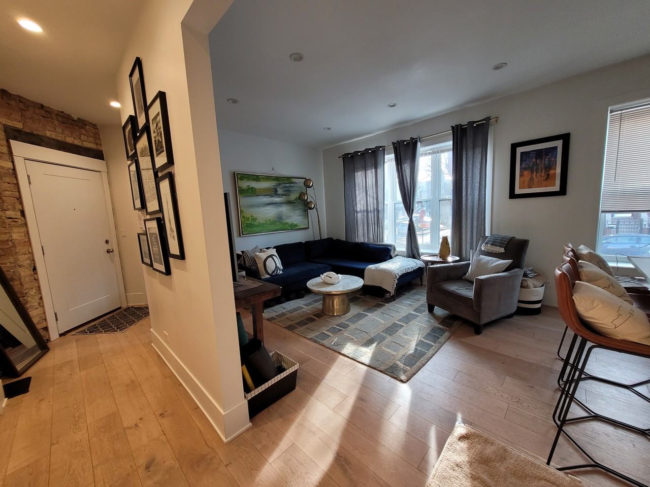 1658 W Summerdale Ave #1W - Photo 4 of 10