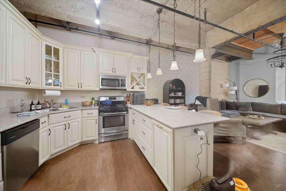 420 W Ontario St #309 - Photo 6 of 11