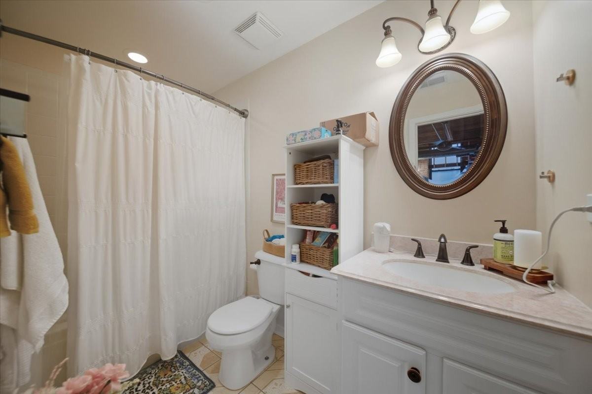 420 W Ontario St #309 - Photo 7 of 11