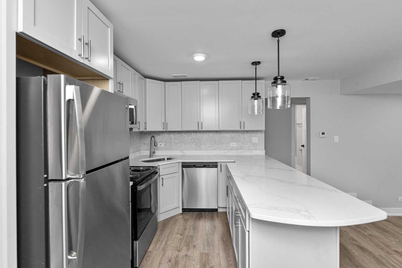 1220 N La Salle Dr #5J - Photo 2 of 9