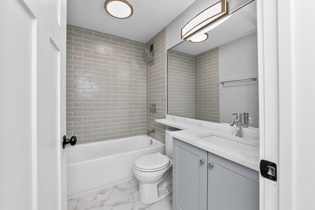 1220 N La Salle Dr #5J - Photo 7 of 9