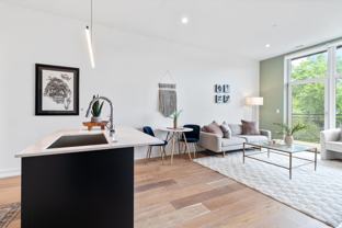 4513 N Clark St #301 - Photo 1 of 1