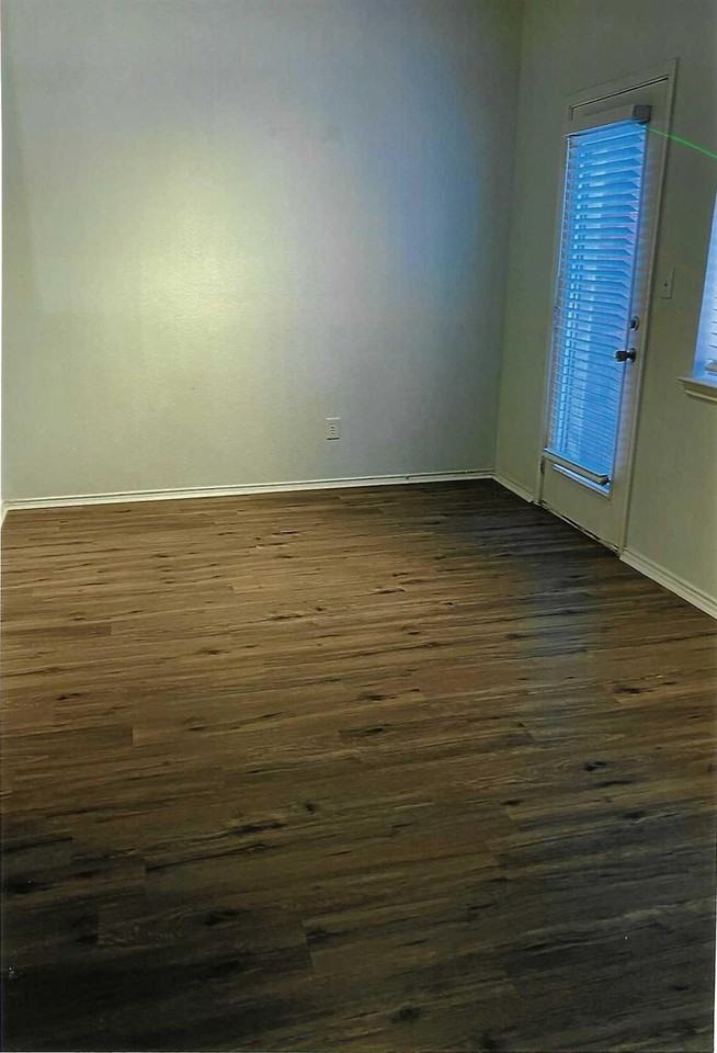 8609 Hunters Trace Ln - Photo 2 of 5