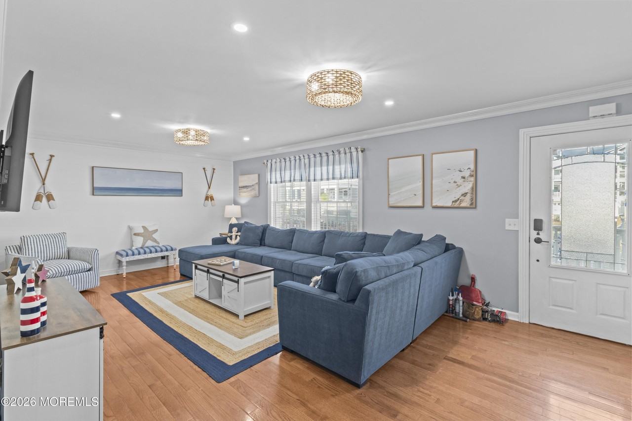 45 45 Fielder Avenue unit: Weekly - Photo 4 of 42