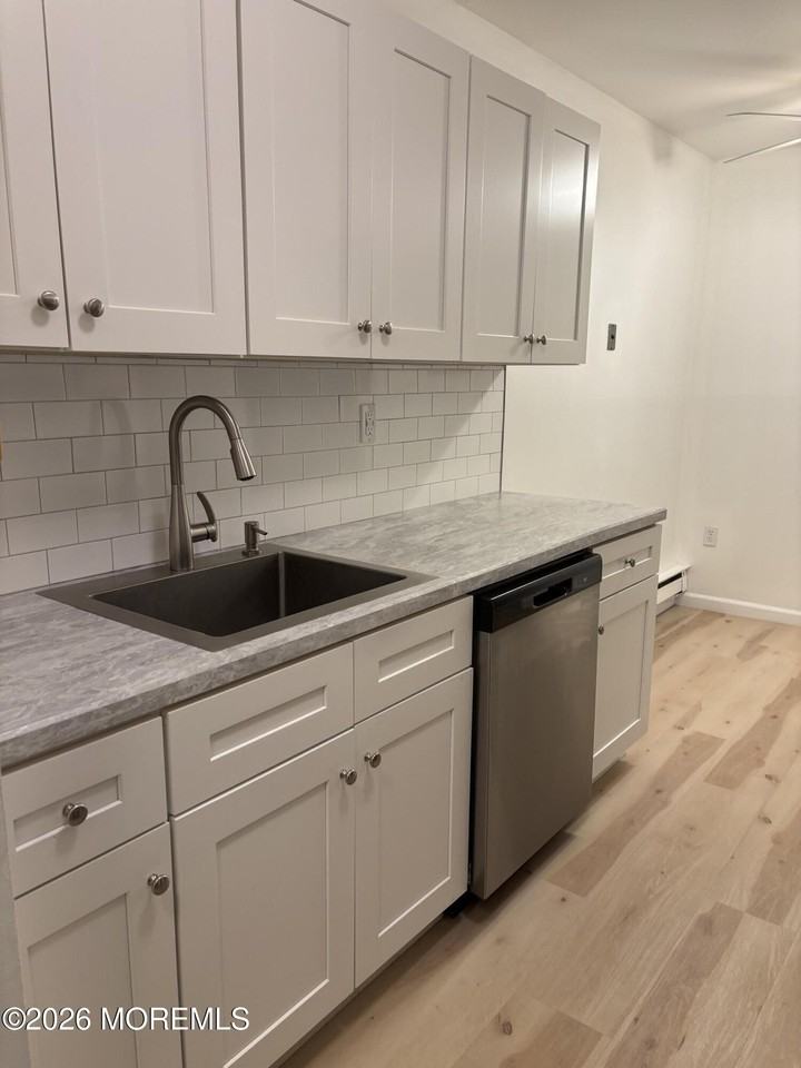 223 Medford Ct Unit E - Photo 3 of 20