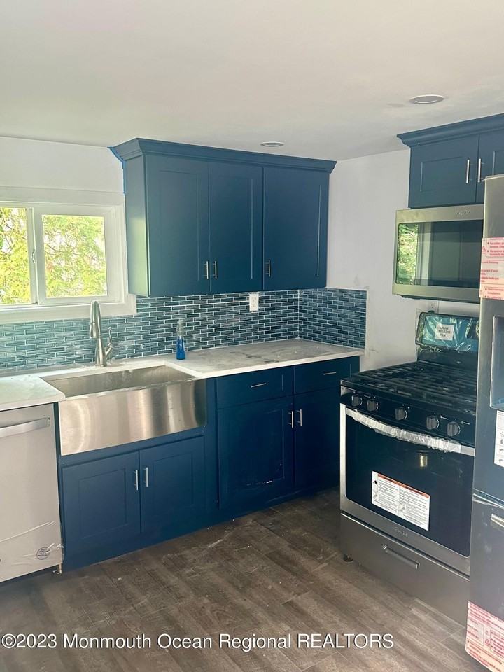 529 Queen St - Photo 5 of 19